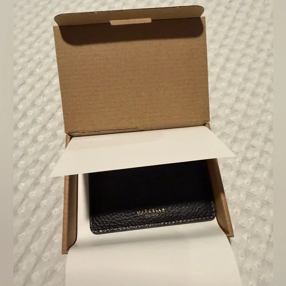 Marcella NYC Lilo Textured Black Card Holder - Picture 8 of 10